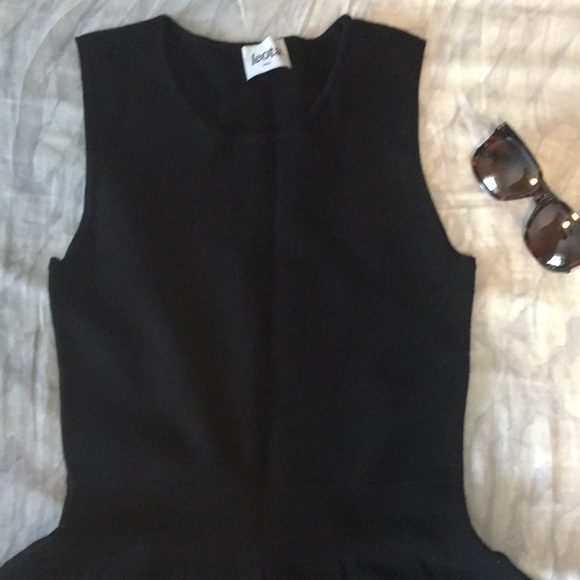 LEOTA | Sleeveless Pleated Dress - Picture 8 of 16